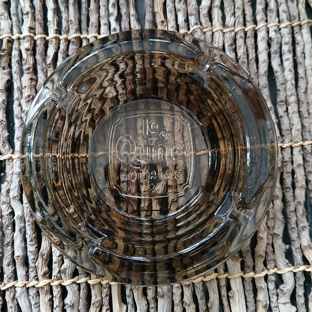 Vintage Quinta Motor Inns Smoke glass ashtray Cigar 4 slot